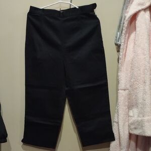 Black Cropped Capri Pants, Bill Blass, 6, Nwt
